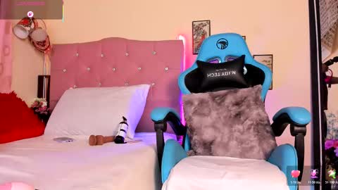   online show from October 25, 2025, 3:29 pm