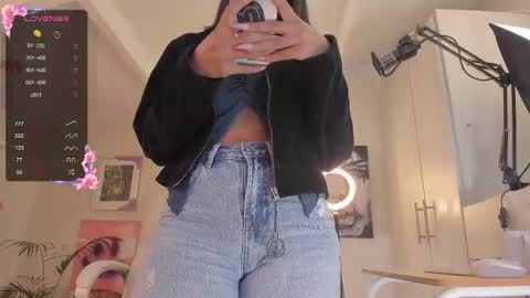 Ania online show from March 4, 2025, 1:49 pm