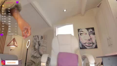 Ania online show from November 21, 2025, 1:54 pm