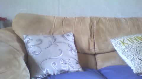 Snapshot of missmeandre chatting on December 7, 2024, 11:29 am 4bdn couple online show from December 7, 2024, 11:29 am