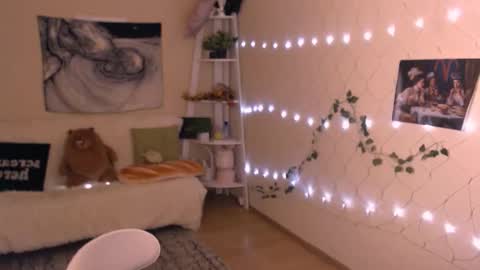 Snapshot of missmelons_ chatting on December 5, 2025, 3:09 pm Li online show from December 5, 2025, 3:09 pm