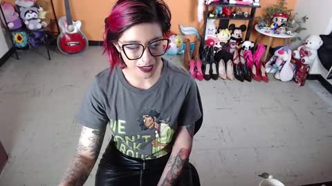 Snapshot of missmia2 chatting on December 22, 2024, 2:49 pm Miss Mia online show from December 22, 2024, 2:49 pm