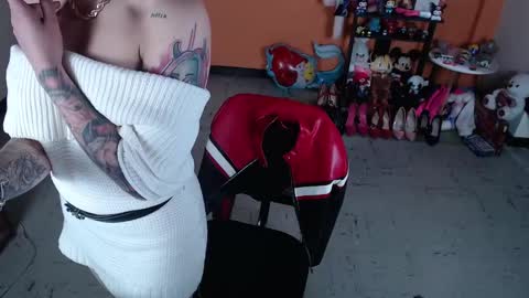 Snapshot of missmia2 chatting on January 23, 2025, 1:02 pm Miss Mia online show from January 23, 2025, 1:02 pm
