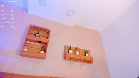 Mia  online show from November 7, 2025, 11:43 am