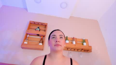 Mia  online show from November 24, 2025, 11:43 am