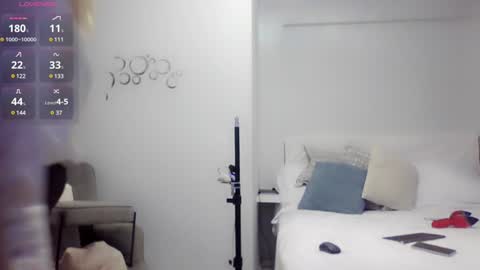 Mia online show from January 1, 2025, 4:07 pm