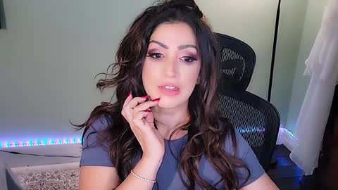 Snapshot of missmina chatting on December 19, 2024, 3:18 am Mina online show from December 19, 2024, 3:18 am