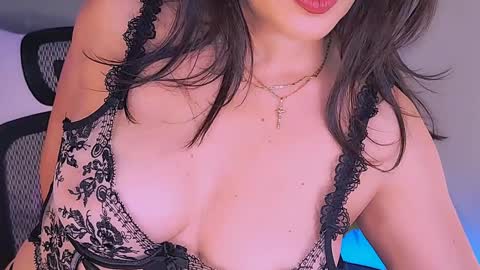 Snapshot of missmina chatting on November 2, 2025, 2:58 am Mina online show from November 2, 2025, 2:58 am