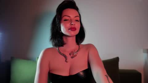 Snapshot of missmirandagd chatting on October 10, 2025, 2:38 pm online show from October 10, 2025, 2:38 pm