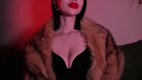 Snapshot of missmirandagd chatting on October 29, 2025, 10:17 am online show from October 29, 2025, 10:17 am