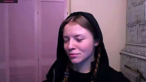 Snapshot of missoliviaa_ chatting on December 21, 2024, 12:16 pm Olivia online show from December 21, 2024, 12:16 pm