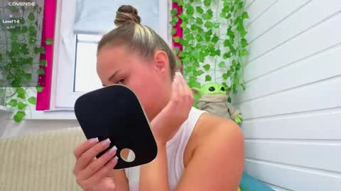 . online show from September 25, 2025, 8:07 am