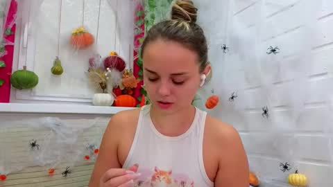 . online show from October 31, 2025, 7:42 am