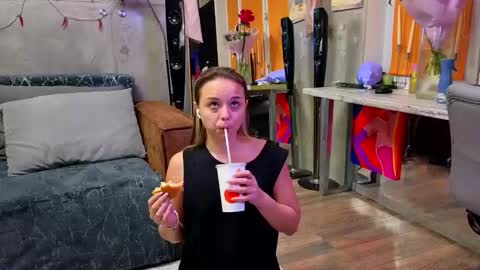 . online show from November 17, 2025, 2:45 pm