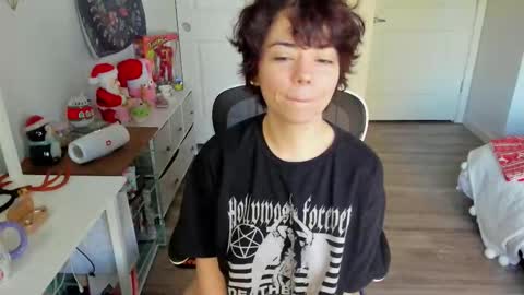 Snapshot of missvanessajune chatting on November 30, 2025, 8:35 pm V Nessa online show from November 30, 2025, 8:35 pm