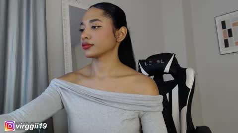 missvirggii online show from December 2, 2025, 9:21 pm