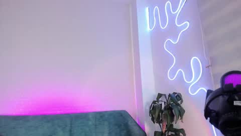 Pau OFmissweetpeach online show from September 16, 2025, 1:28 am