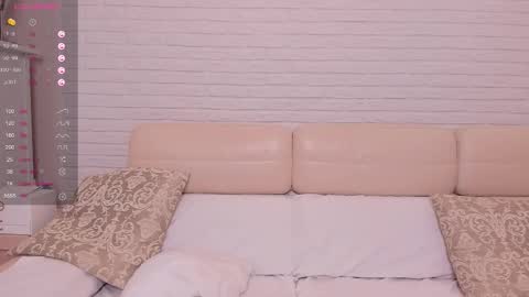 missxcaprice online show from October 25, 2025, 3:58 am