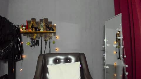 Snapshot of mistress_pamela_ chatting on January 4, 2025, 5:16 am Mistress Pamela online show from January 4, 2025, 5:16 am