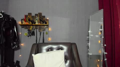 Snapshot of mistress_pamela_ chatting on January 17, 2025, 6:36 am Mistress Pamela online show from January 17, 2025, 6:36 am