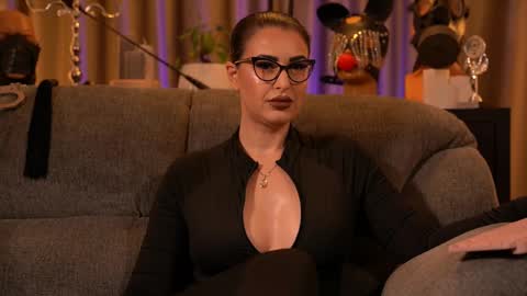 Mistress Kelly online show from November 17, 2025, 12:49 am