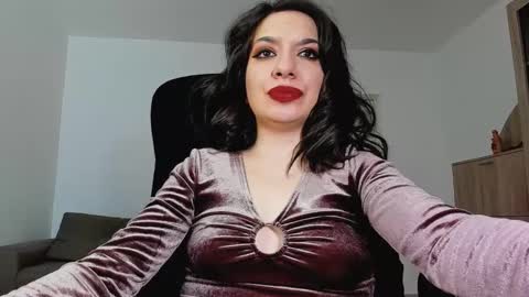 Snapshot of mistressmichelle5 chatting on January 12, 2025, 4:00 am YourGoddessM online show from January 12, 2025, 4:00 am