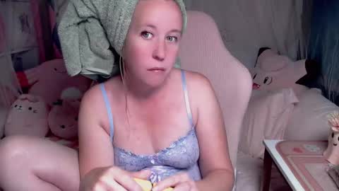 Snapshot of mistymystic chatting on October 27, 2025, 11:20 pm Misty online show from October 27, 2025, 11:20 pm