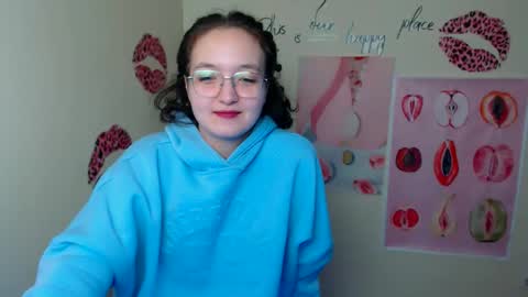 Snapshot of mistyrosee chatting on December 4, 2025, 7:17 am Aria online show from December 4, 2025, 7:17 am