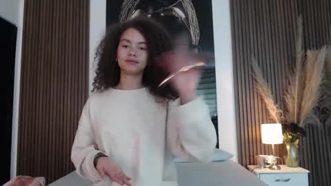 Snapshot of miticabrennet chatting on November 19, 2025, 3:17 am Mtica Brennet online show from November 19, 2025, 3:17 am