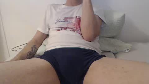 Snapshot of mitsch01 chatting on December 24, 2024, 1:06 am Mitsch online show from December 24, 2024, 1:06 am