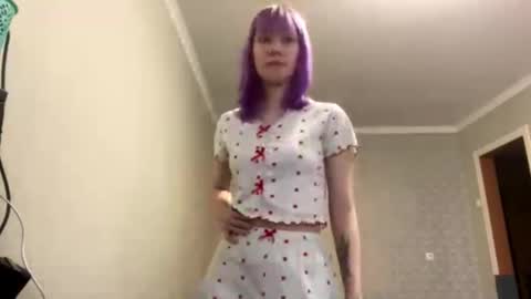 Mila online show from October 19, 2025, 8:59 am