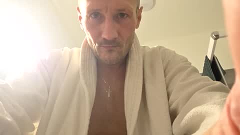 mitzio114 online show from December 20, 2025, 3:13 am