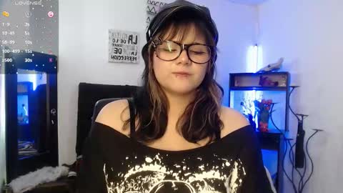 Snapshot of mixie_cute chatting on November 5, 2025, 6:30 pm mixie_cute online show from November 5, 2025, 6:30 pm