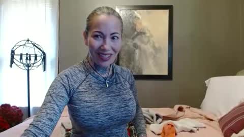 MizXtrix online show from October 27, 2025, 7:07 pm