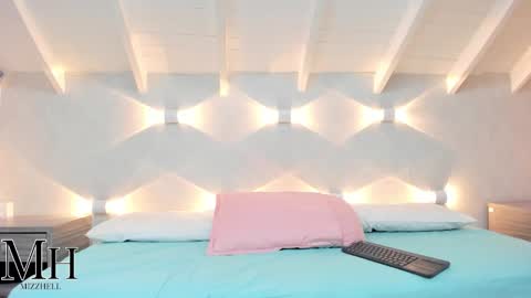 Snapshot of mizzhell_ chatting on October 1, 2025, 12:44 pm mizzhell_ online show from October 1, 2025, 12:44 pm