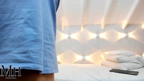 Snapshot of mizzhell_ chatting on November 16, 2025, 12:44 pm mizzhell_ online show from November 16, 2025, 12:44 pm