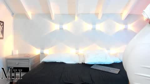 Snapshot of mizzhell_ chatting on November 17, 2025, 12:44 pm mizzhell_ online show from November 17, 2025, 12:44 pm