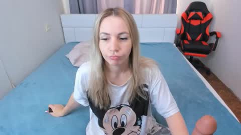 Snapshot of mmmmmargo chatting on November 12, 2025, 7:09 am Margo online show from November 12, 2025, 7:09 am