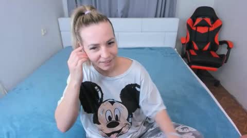 Snapshot of mmmmmargo chatting on November 12, 2025, 11:36 pm Margo online show from November 12, 2025, 11:36 pm