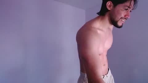 Snapshot of mnt_o chatting on December 20, 2025, 10:06 pm MNT O VILA online show from December 20, 2025, 10:06 pm