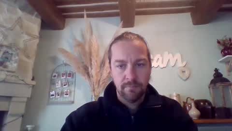 Snapshot of moi9876543210 chatting on February 10, 2025, 12:29 pm Julien online show from February 10, 2025, 12:29 pm