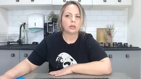 erika online show from January 7, 2025, 11:48 am