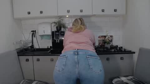 erika online show from September 27, 2025, 7:24 am