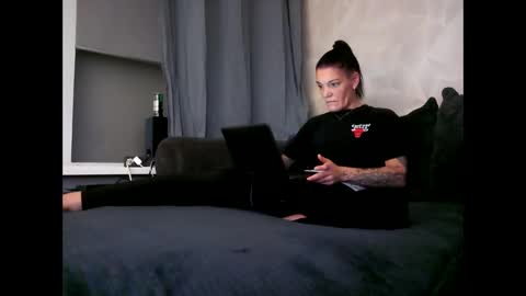 Snapshot of mokkeltje9 chatting on September 24, 2025, 7:17 pm KinkyCoupleNL online show from September 24, 2025, 7:17 pm