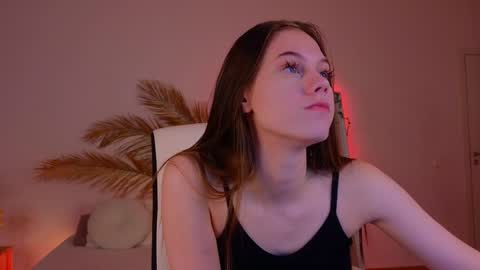 Snapshot of mol1y_kitten chatting on December 15, 2024, 9:31 pm Molly online show from December 15, 2024, 9:31 pm