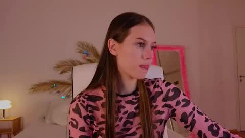 Snapshot of mol1y_kitten chatting on February 20, 2025, 9:42 pm Molly online show from February 20, 2025, 9:42 pm