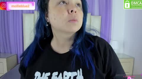 Snapshot of molliebue1 chatting on December 5, 2024, 12:11 pm Hey Guys Im Mollie online show from December 5, 2024, 12:11 pm