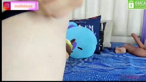 Snapshot of molliebue1 chatting on December 13, 2024, 4:38 pm Hey Guys Im Mollie online show from December 13, 2024, 4:38 pm