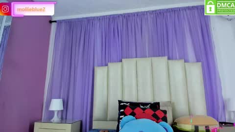 Snapshot of molliebue1 chatting on December 15, 2024, 1:00 pm Hey Guys Im Mollie online show from December 15, 2024, 1:00 pm