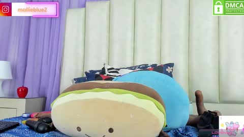 Snapshot of molliebue1 chatting on January 10, 2025, 6:17 pm Hey Guys Im Mollie online show from January 10, 2025, 6:17 pm